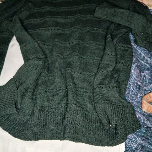 green sweater - Picture 1 of 1